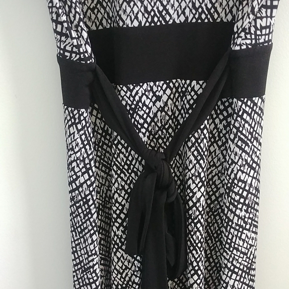 J Howard Black and White sleeveless Stretch Social Dress - Picture 8 of 9